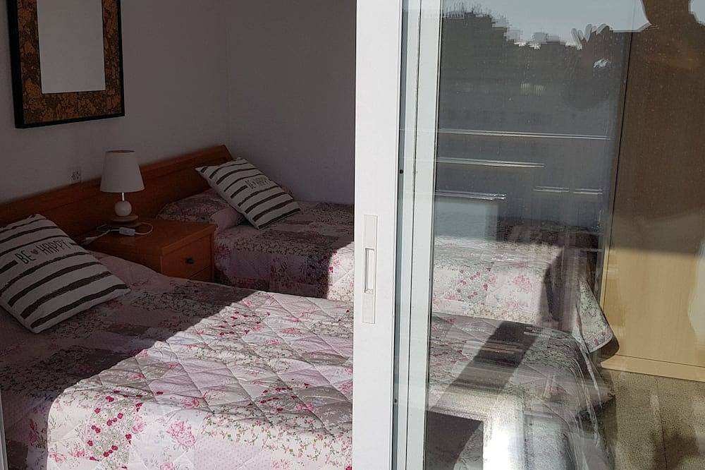 Apartamento entero, Calella  (Ático  soleado con terraza) in Calella, Costa del Maresme
