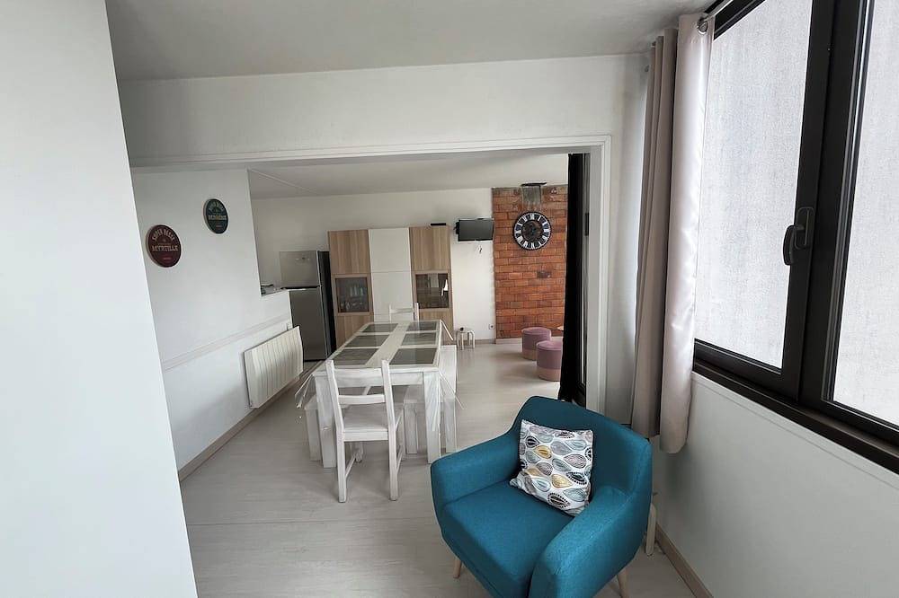 Geheel appartement, 6/8-person apartment, south-facing, in resort center  in Super Besse, Besse-et-Saint-Anastaise