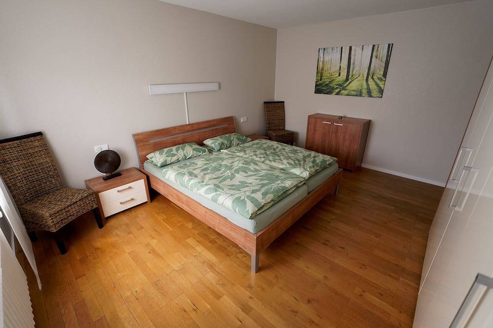 Ganze Wohnung, Ferienwohnung \"Laurentiusblick\" mit Panoramablick in den Weinbergen von Leiwen in Leiwen, Moseleifel