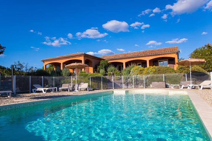 Villa per 10 persone, con Idromassaggio e Terrazza nonché Giardino e Piscina a Joyeuse
