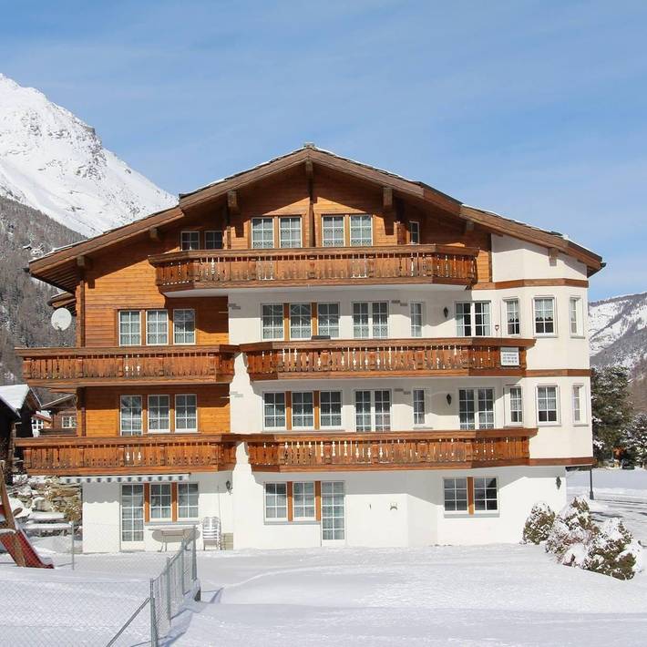 Ferienwohnung für 2 Personen, mit Balkon und Terrasse sowie Garten und Ausblick in Saas-Grund