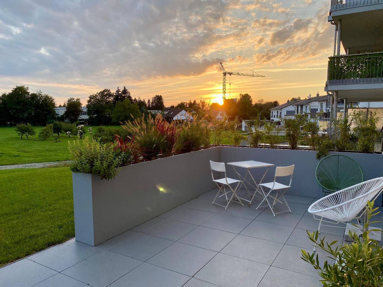 Ganze Ferienwohnung, Ferienwohnung, große Terrasse, Ausblick ins Grün in Friedrichshafen, Region Bodensee-Oberschwaben