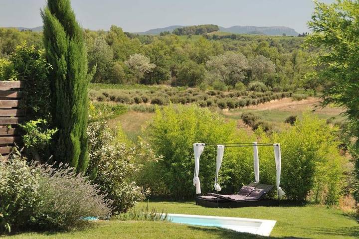 Location de vacances pour 6 personnes, avec jardin et piscine, animaux acceptés à Saint-Maurice-sur-Eygues - 2