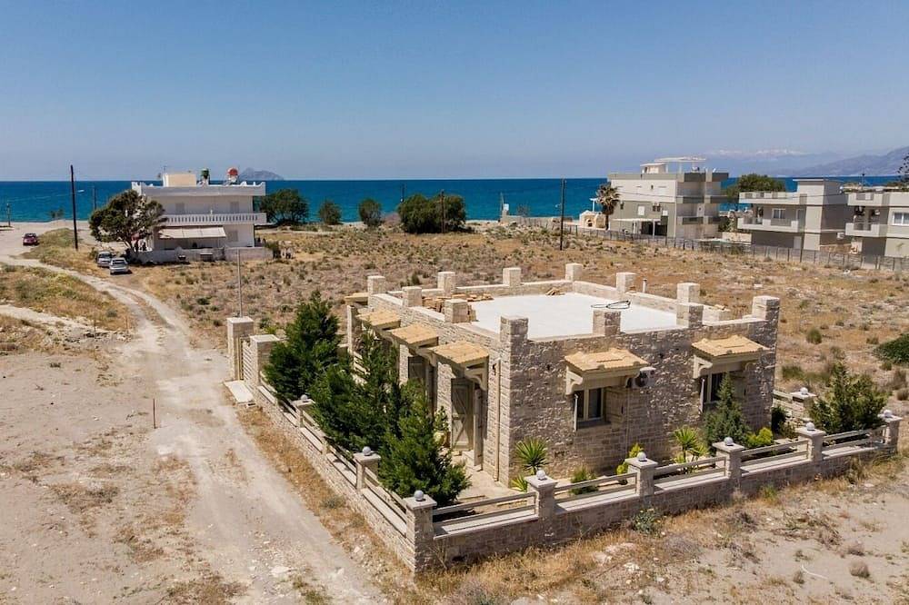 Nuevo 4/2020: hermosa casa de piedra moderna, jardín, en la playa, sur de Creta in Kalamaki (Creta), Region Heraklion