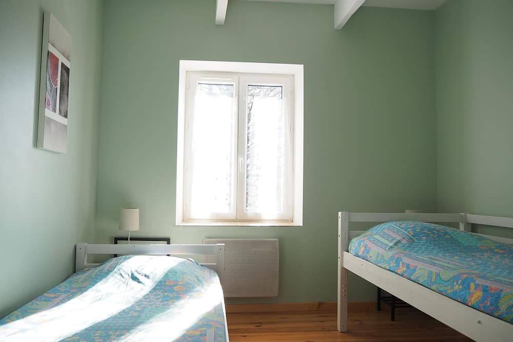 Country House in Orb Mountains near Salagou Lake in Villemagne-l'Argentière, Béziers region