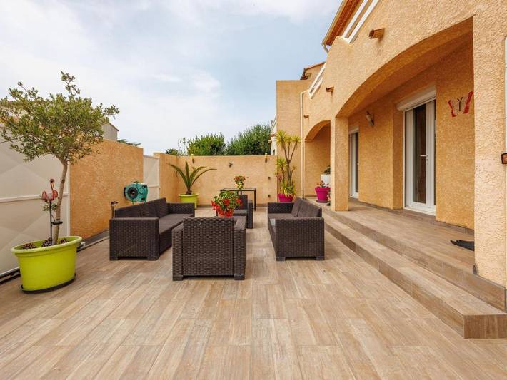 Location de vacances pour 8 personnes, avec piscine et balcon à Saint-Nazaire-de-Pézan - 2