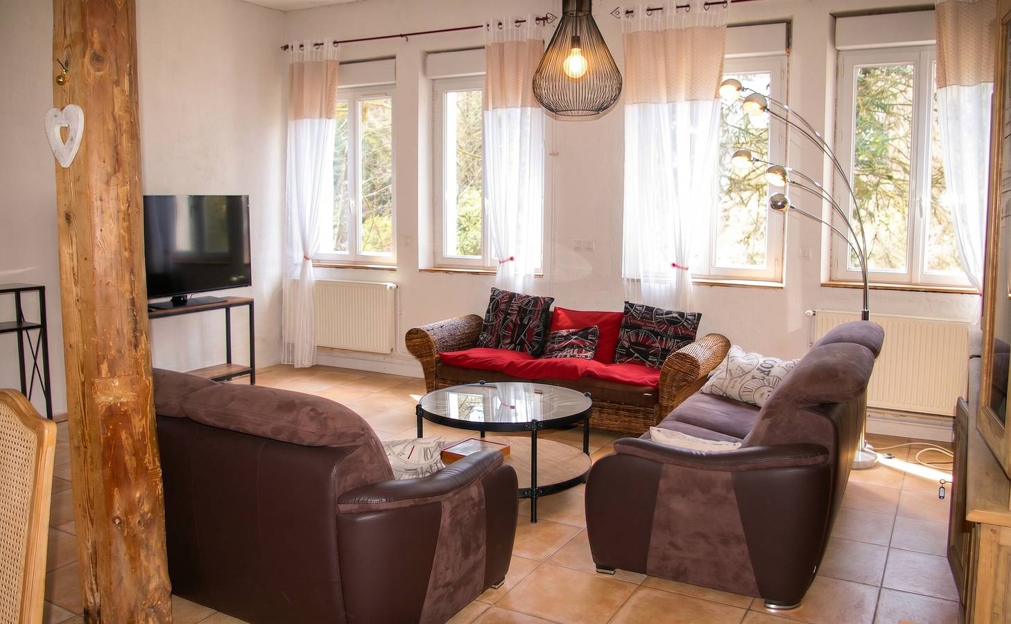 Spacious family house in Saint-Claude, river view in Saint-Claude (Jura), Parc naturel régional du Haut-Jura