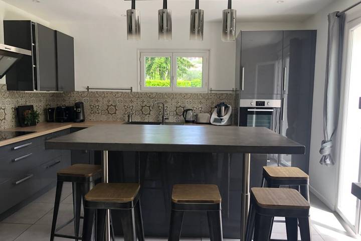 Location de vacances pour 10 personnes, avec piscine ainsi que balcon et jardin, adapté aux familles à Le Rouret - 4