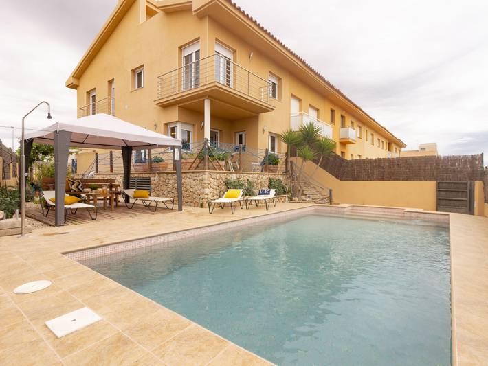 Maison de vacances pour 13 personnes, avec terrasse ainsi que jardin et piscine - 1