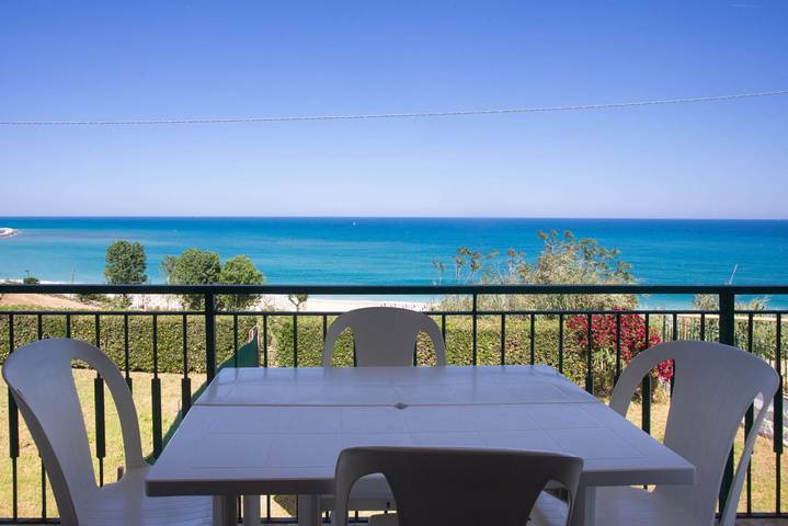 Entire apartment, N128 - Numana, three-room apartment with sea view at 200 meters from the beach in Numana, Riviera del Conero