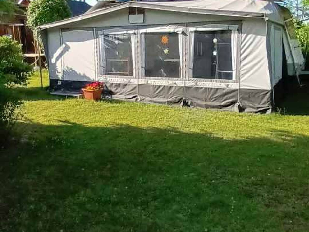 Ganze Ferienwohnung, Wohnwagen mit großem Vorzelt - Wohnwagen mit großem Vorzelt in Fleeth, Mirow