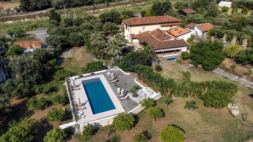 Apartamento entero, Apartamento 'Ulivo' con vistas a las montañas, Wi-Fi y aire acondicionado in Piraino, Provincia de Messina