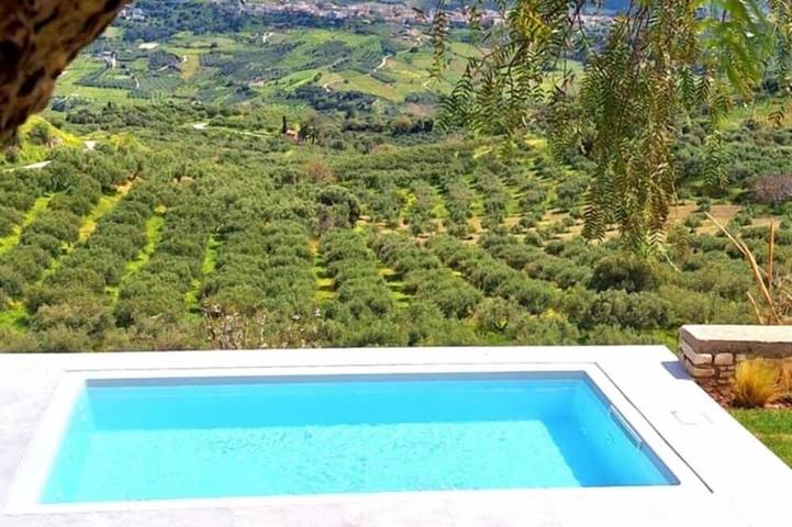 Villa for 8 people, with garden in Heraklion