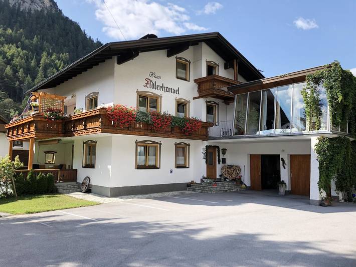 Ferienwohnung für 2 Personen, mit Garten in Innsbruck und Umgebung