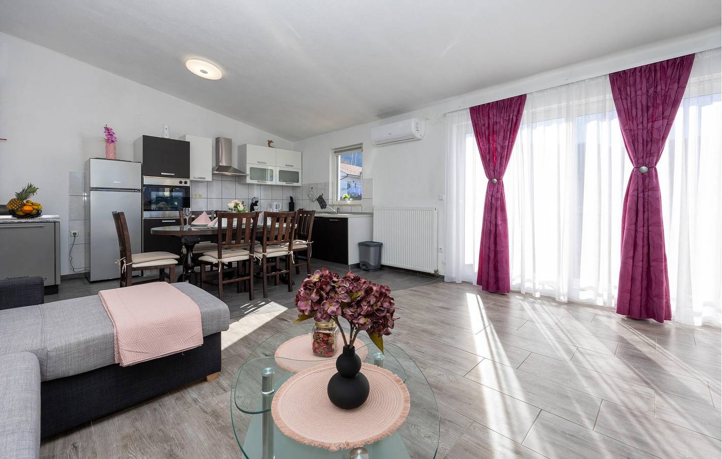 Ganze Ferienwohnung, Modernes 2-Zimmer-Apartment mit WLAN und Terrasse, 700 m vom Fluss Cetina entfernt in Slime, Dalmatinisches Zagora