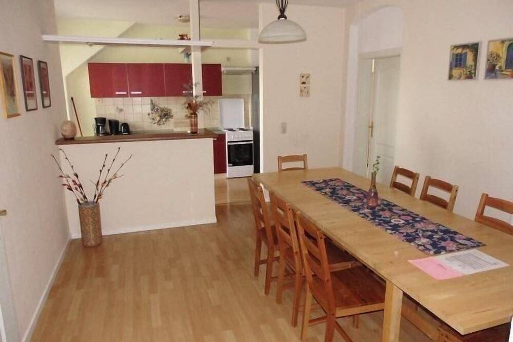 Ganze Wohnung, Sehr schöne 4 Raum Maisonette-Fewo mit 110qm + Balkon + zentral & preiswert - T7 in Cotta, Dresden