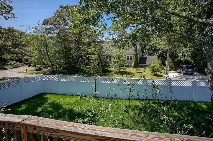 Vacation apartment for 6 people, with yard and balcony in Massachusetts