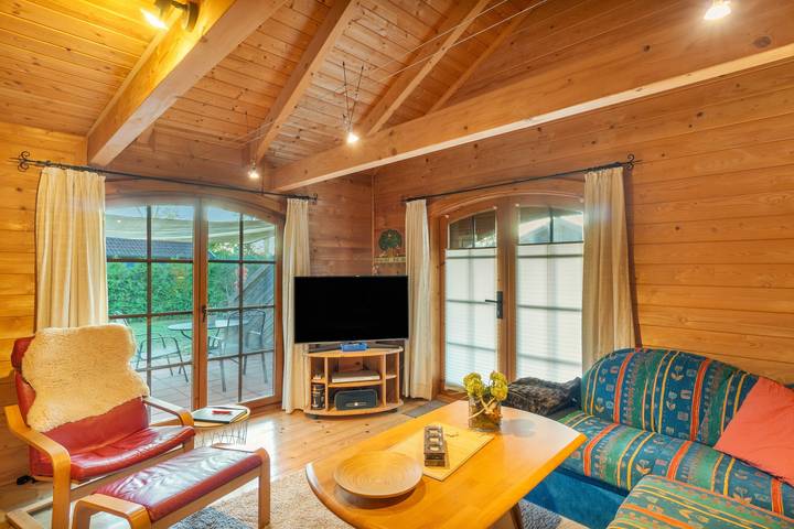 Holiday Home 'Haus Sonnenschein' with Private Terrace, Private Garden and Wi-Fi in Walchum, Landkreis Emsland