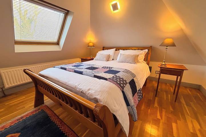 Wunderschöne, einzigartige und private Lodge in den ruhigen, reifen Gärten in Dublin North Suburb, Malahide