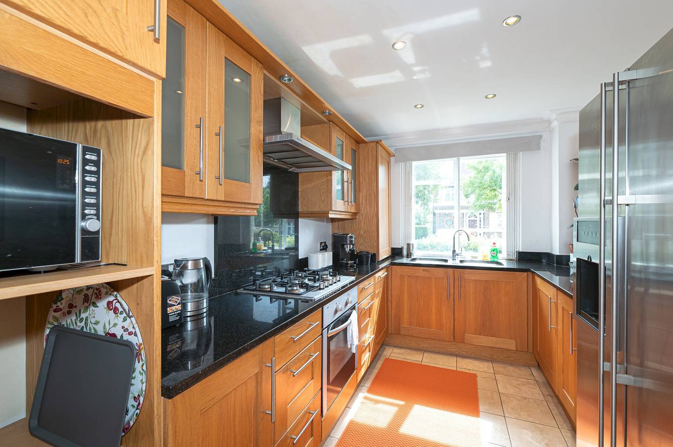 Entire apartment, Spacious 2Br Ealing Flat w Garden - Pass the Keys in Ealing, London