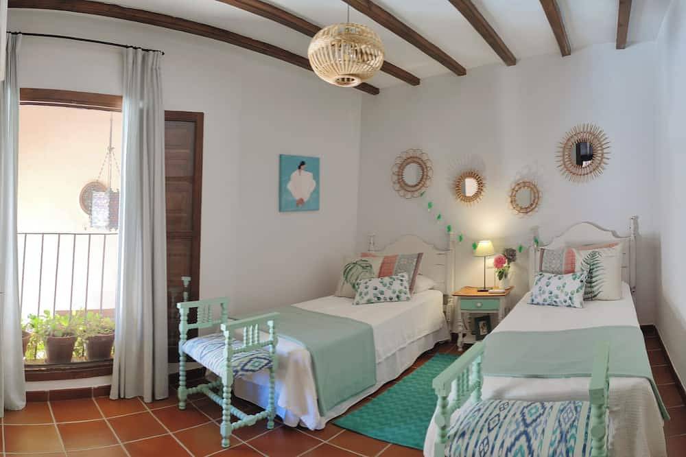 Masía de San Juan, renovated rural house with swimming pool and air conditioning. House 1 in Altura (Espanha), Castellón Province