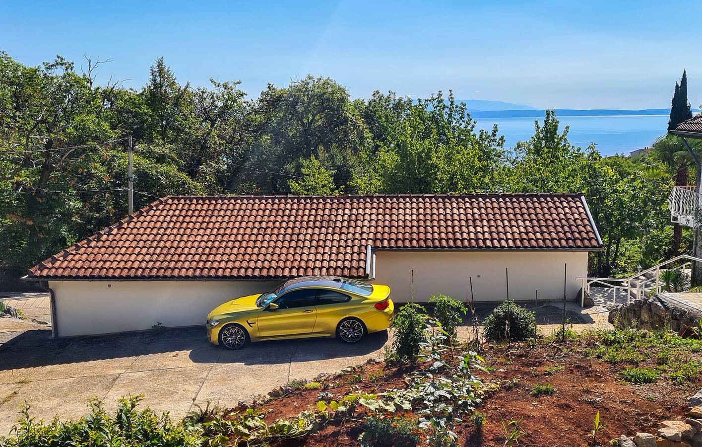 Reizende 2-Zimmer-Wohnung in Strandnähe mit Pool und Terrasse in Ika, Primorje-Gorski Kotar