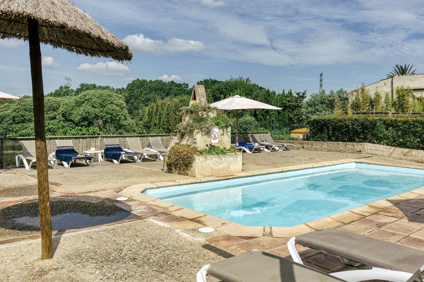 Dos masías del siglo 18 'Can Gat Vell' con piscina privada, para 35 personas, Costa Brava a 17km. in Llampaies, Saus