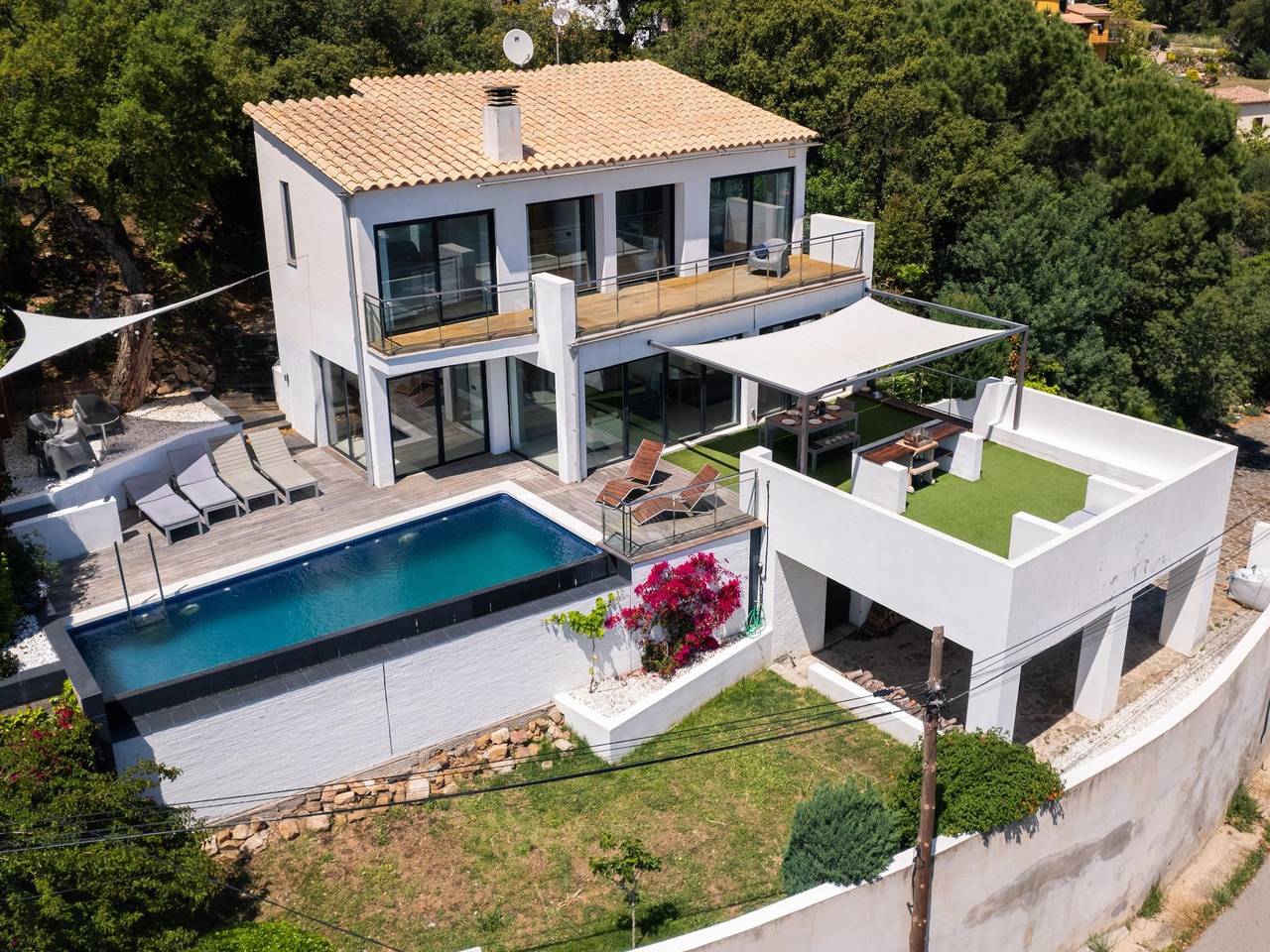 Moderne Villa mit Infinity-Pool und Meerblick in Mas Ambros, Calonge