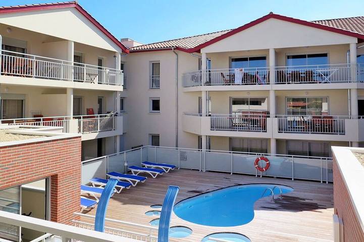 Location de vacances pour 3 personnes, avec piscine ainsi que terrasse et balcon/terrasse à Vieux-Boucau-les-Bains