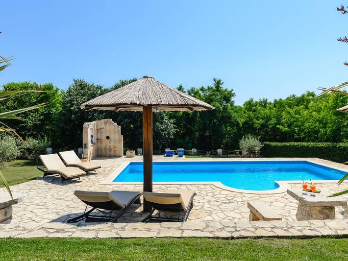 Ferienhaus für 6 Personen, mit Ausblick und Garten sowie Sauna und Terrasse in Porec und Umgebung