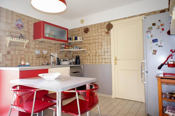 Location de vacances pour 8 personnes, avec vue ainsi que jardin et piscine à Chomérac - 4