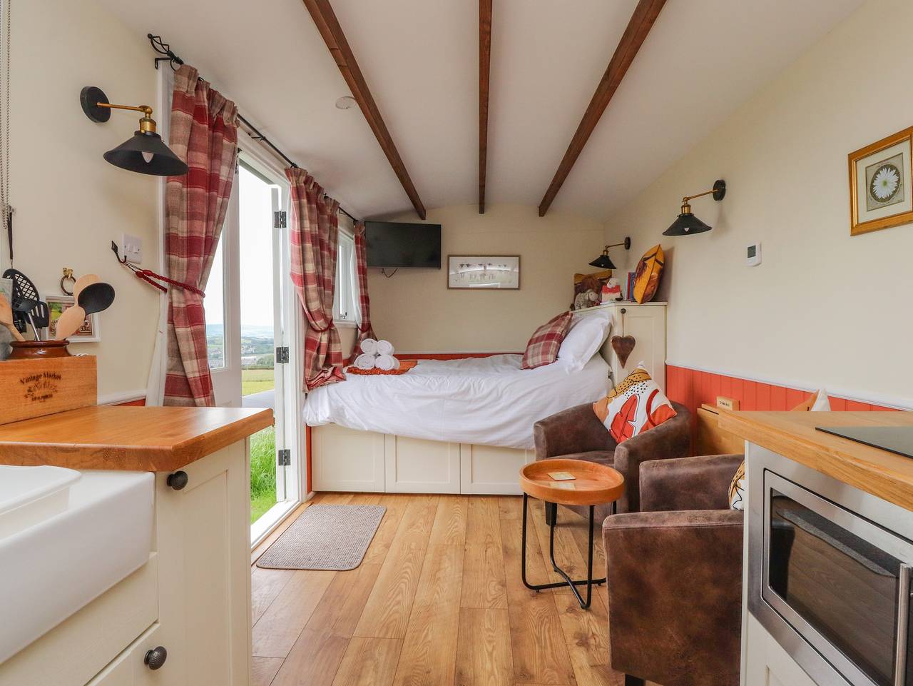 The Journeyman Luxury Shepherds Hut in Lancashire