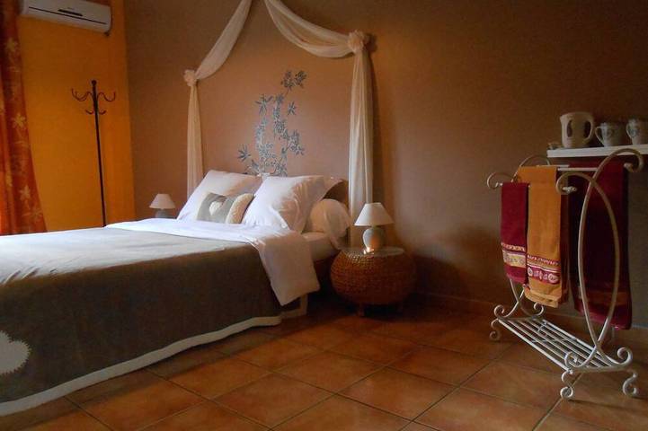 Location de vacances pour 2 personnes, avec piscine et jardin à Belvianes-et-Cavirac - 2