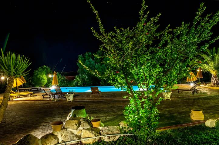 Διαμερίσματα διακοπών για 2 άτομα, με κήπο στον Καραβάδο