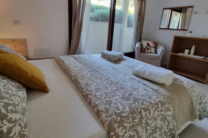 Villa Luigi in Poggio dei Pini: villa accommodation with parking and wallbox in Poggio dei Pini, Capoterra