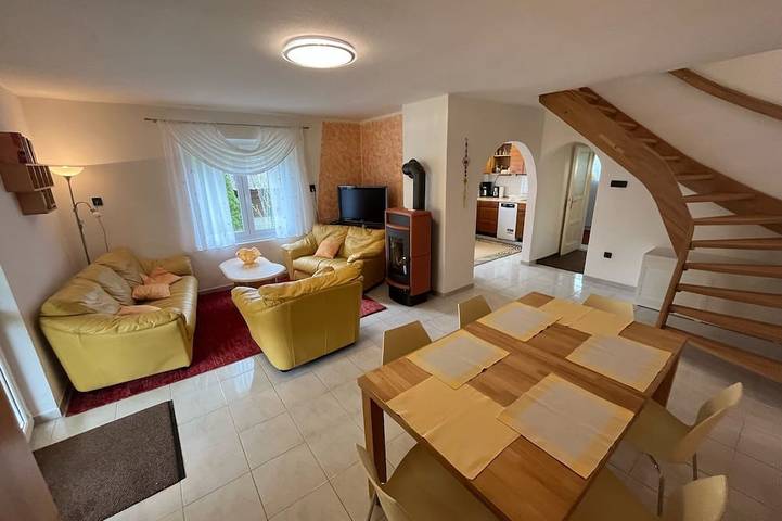 Ferienhaus für 10 Personen, mit Terrasse und Garten in Balatonmariafürdö