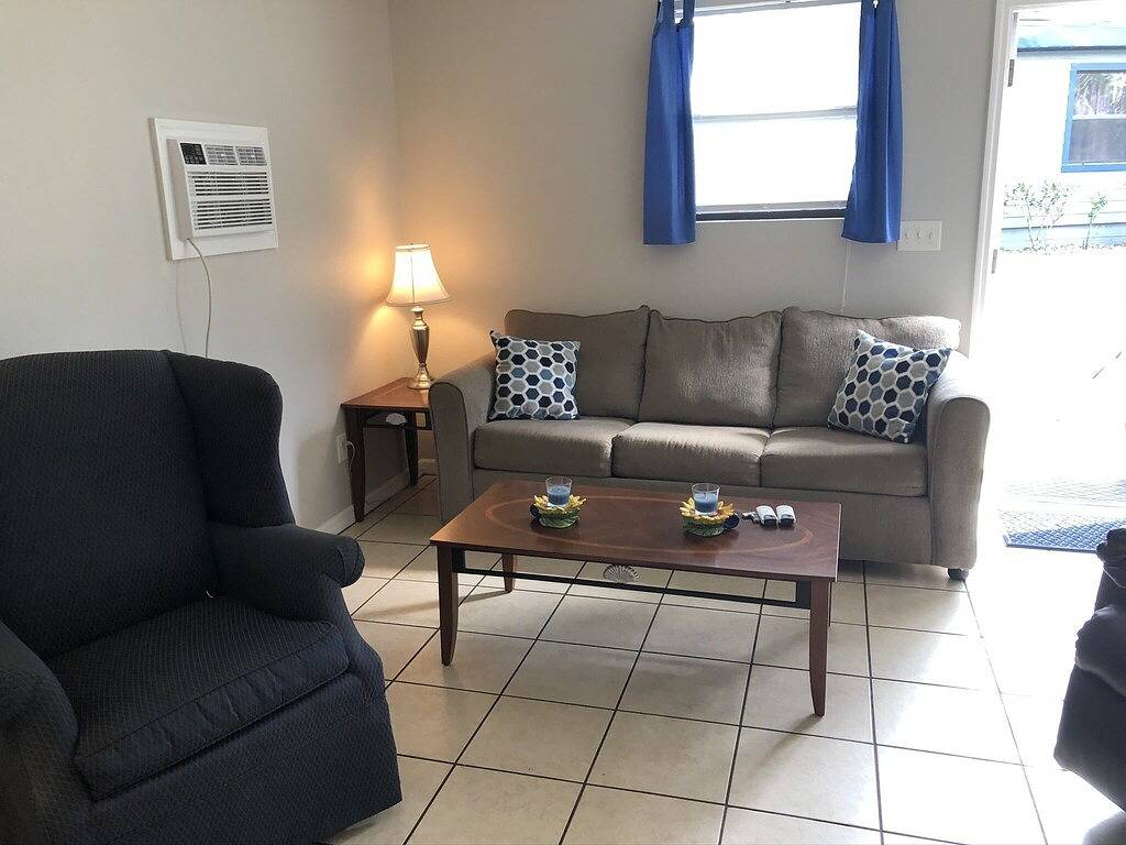 Large furnished cabin on 15 acre lakefront property in Lake Pierce, Zentral Florida