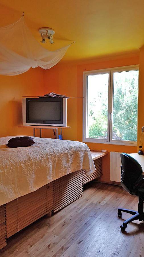 Chambre pour une personne, avec accès à la cuisine, et au jardin calme in La Copechagnière, Vallée de la Loire