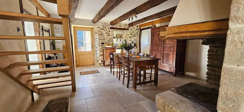 Location de vacances pour 8 personnes, avec vue et jardin à Saint-Jean-du-Bruel