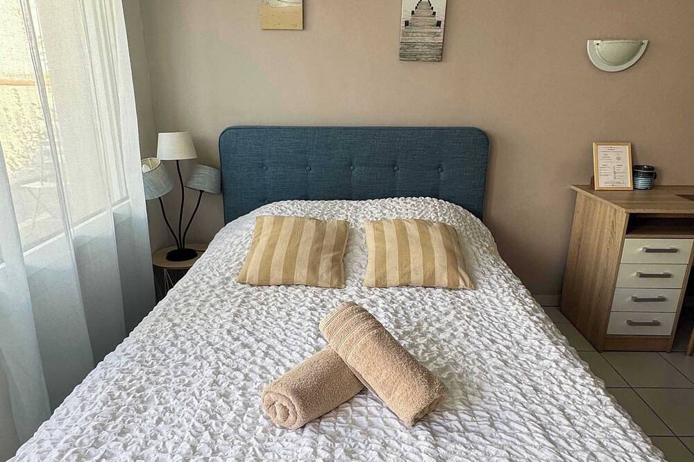 Entire apartment, Appart-Hotel du drapeau bleu Residence Kiwi in Aytré, La Rochelle region