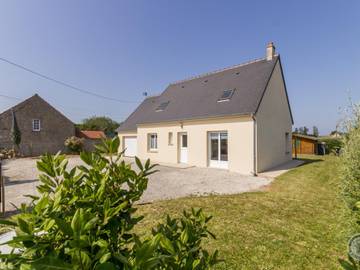 Gîte pour 6 personnes, avec jardin à Montfarville