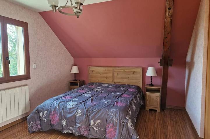 Location de vacances pour 7 personnes, avec jardin dans La Charmee - 4