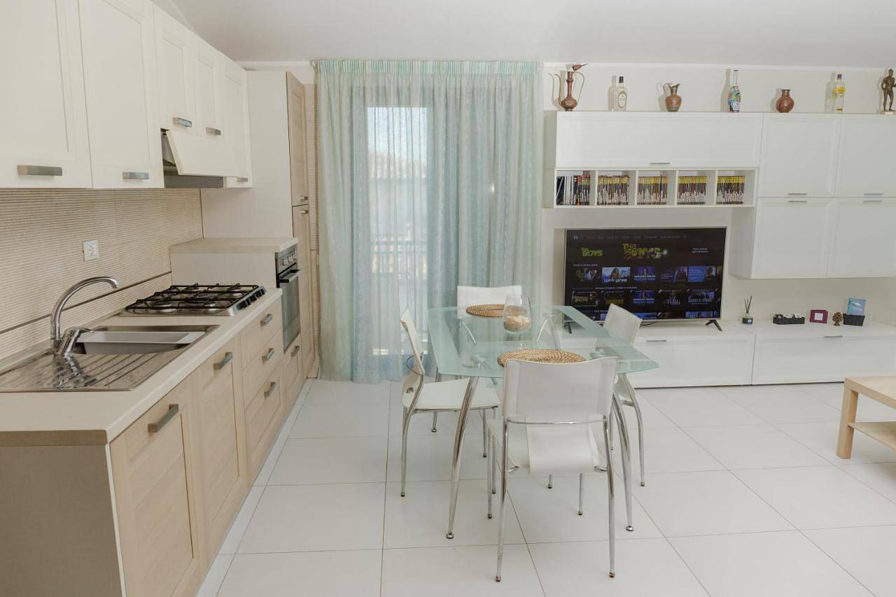 Geheel appartement, Apartment with Sea View in Petacciato, Adriatische Kust Molise