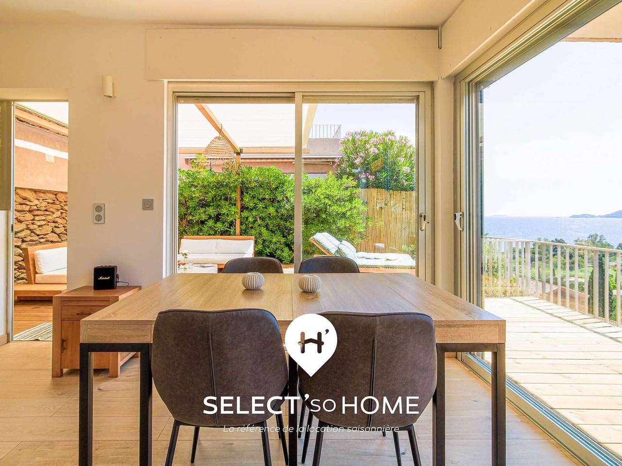 Appartement entier, Appartement lumineux avec grande terrasse, vue mer, au Lavandou in Le Lavandou, Parc national de Port-Cros