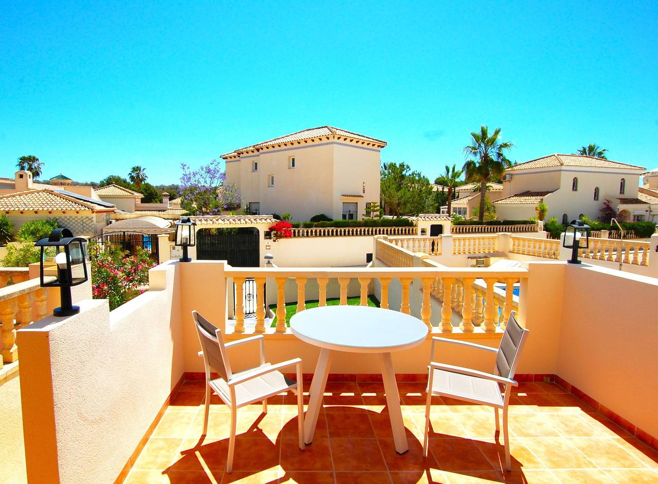 Maison de vacances avec piscine partagée, terrasse et Wi-Fi in Las Ramblas Golf, Orihuela