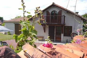 Gîte pour 7 personnes, avec jardin et balcon, animaux acceptés à Saint-Paul-Lizonne