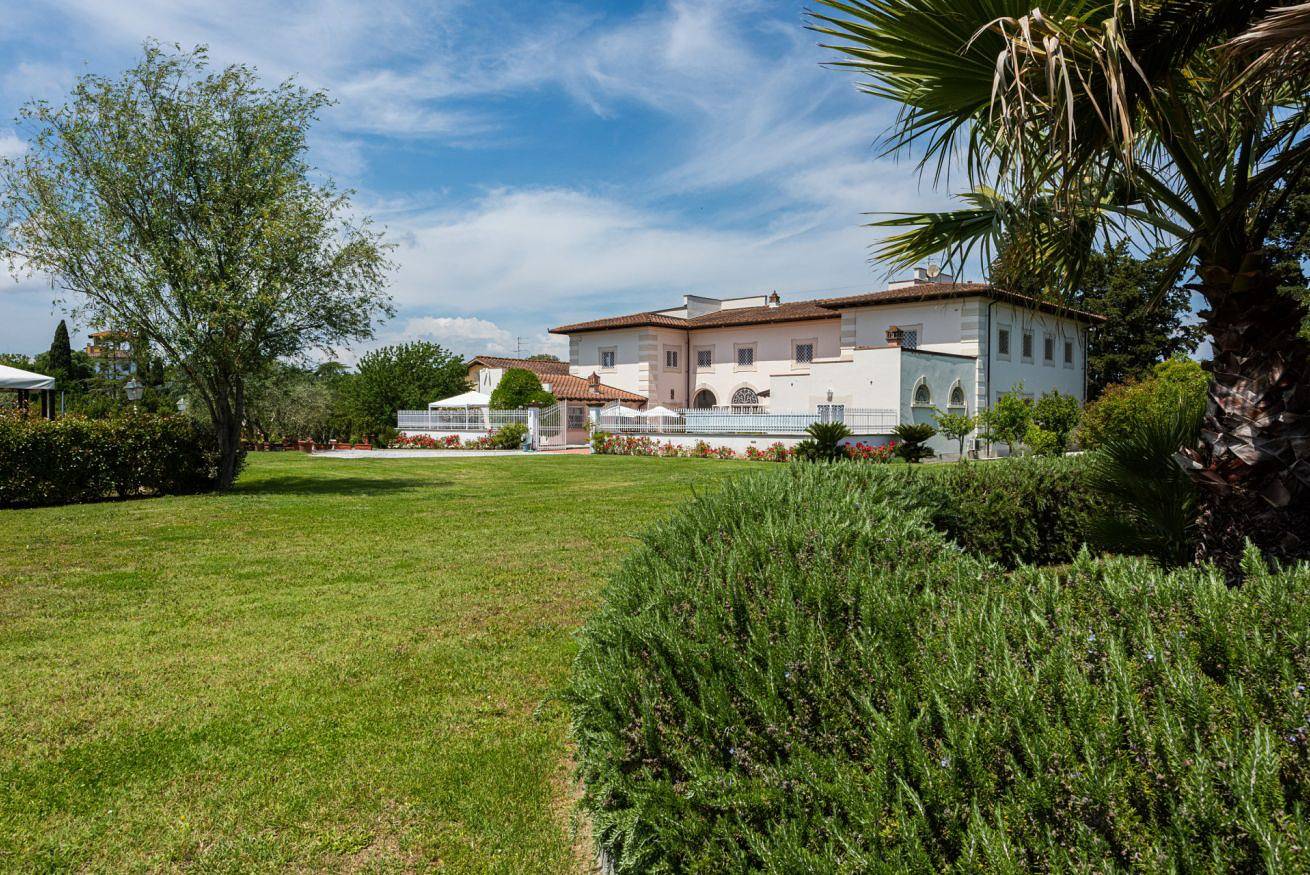 Villa Yvonne by Mmega in Signa, Provincia de Prato