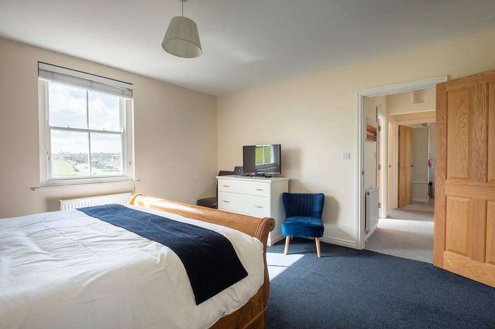 Luxury Holiday Cottage, Beach with Great Sea Views, Broad Haven, Pembrokeshire in Broad Haven, Pembrokeshire