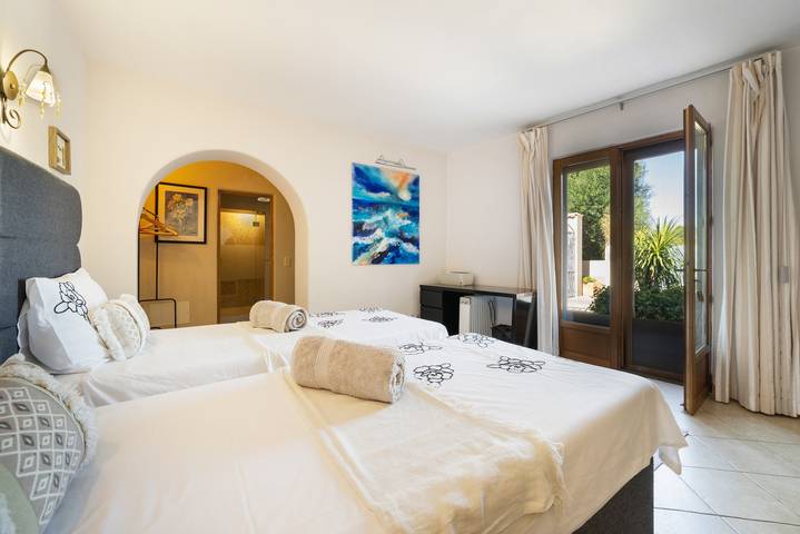 Chambre « The Courtyard » avec piscine partagée, jardin partagé et Wi-Fi in Almancil, District de Faro