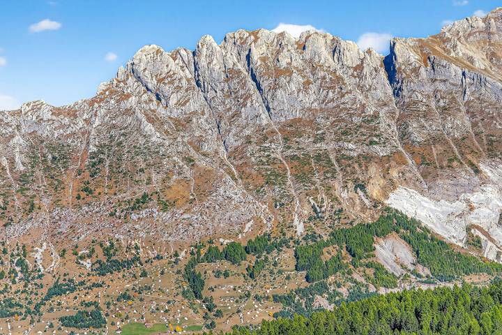 Entire studio, Studio "Le 27" with Mountain View, Balcony & Wi-Fi – Sleeps 4, 2 Extra for an Additional Fee in Saint-Étienne-en-Dévoluy, Le Dévoluy